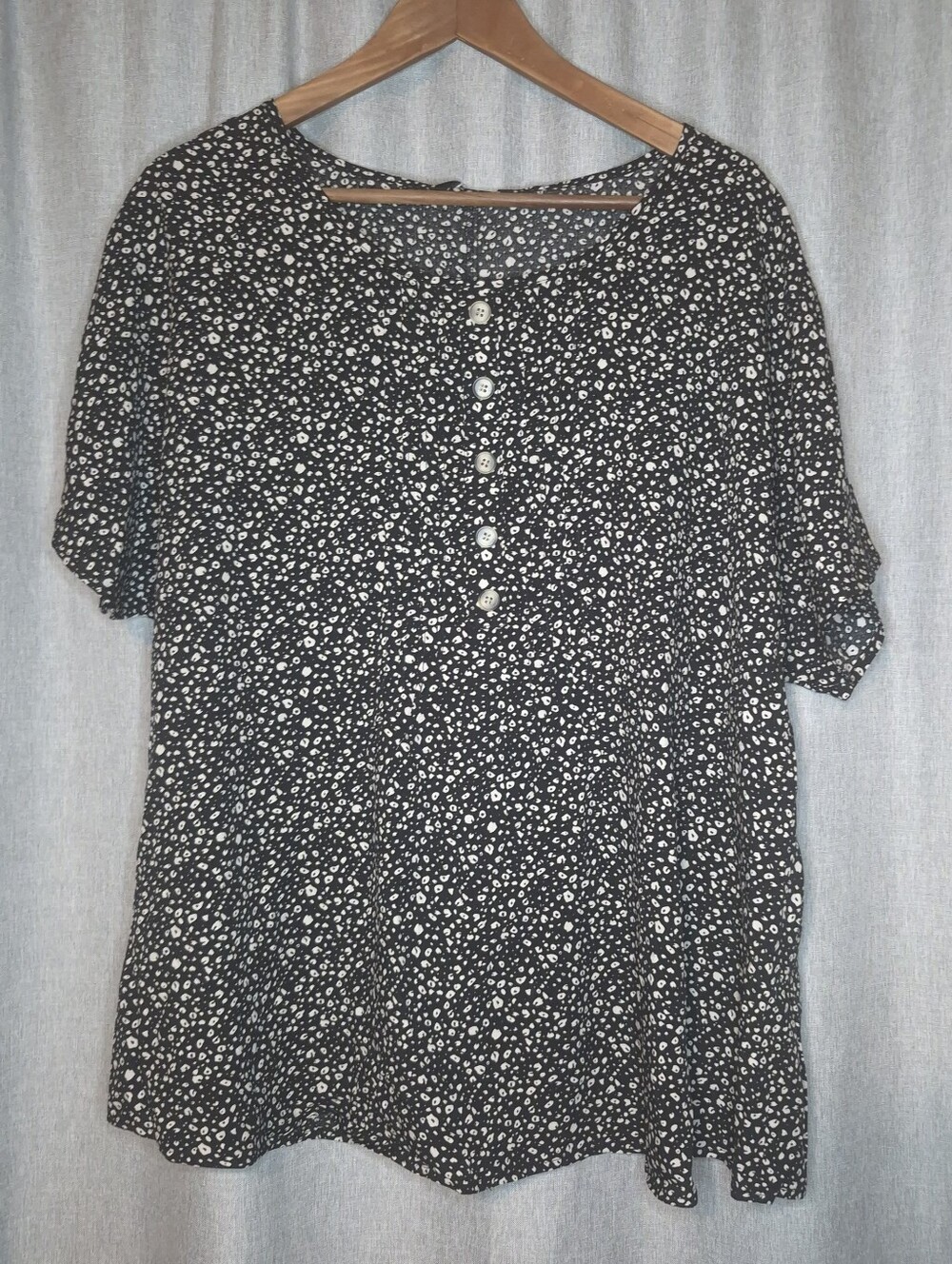 BloomChic Button-Front Short Sleeve Tunicloo